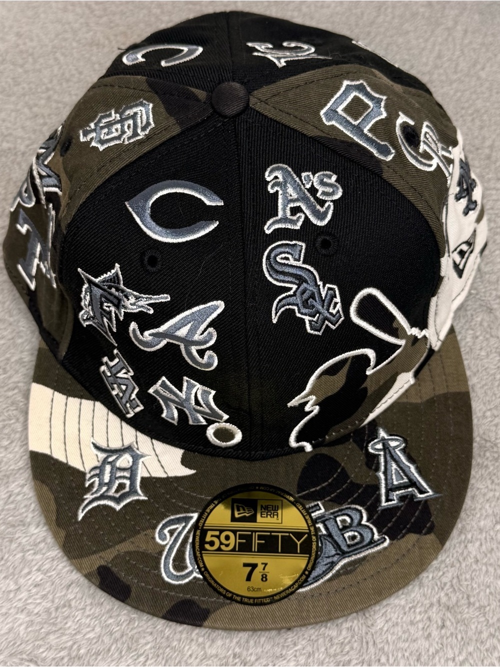 New Era 59FIFTY MLB All Over Team Logos Camo Fitted Hat 7 7/8 Black Rare NWT